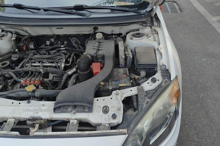 Used Soueast V5 Lingzhi 2015 1.5L Manual Classic Edition Engine Bay Left