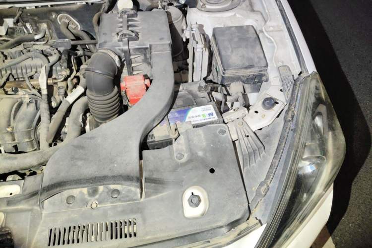 Used Soueast V5 Lingzhi 2015 Plus 1.5L Manual ZhiZun Version Engine Bay Left