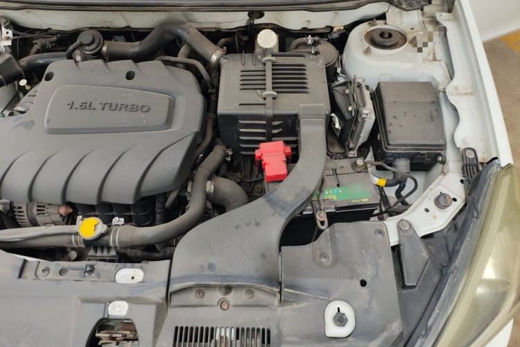 Used Soueast V5 Lingzhi 2015 Plus 1.5T CVT Intelligent Control Version Engine Bay Left