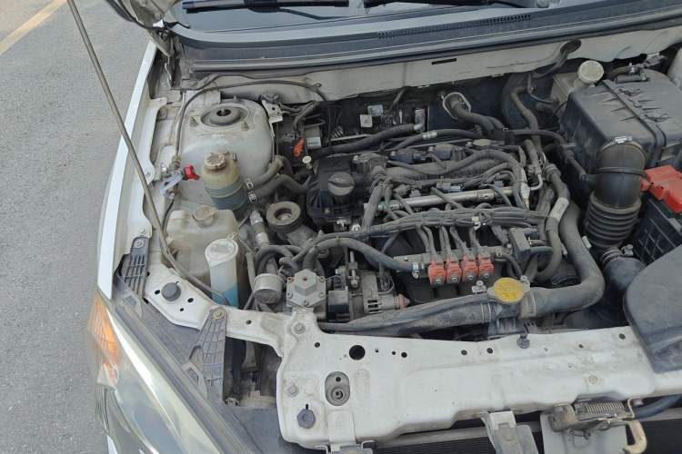 Used Soueast V5 Lingzhi 2015 1.5L Manual Classic Edition Engine Bay Right