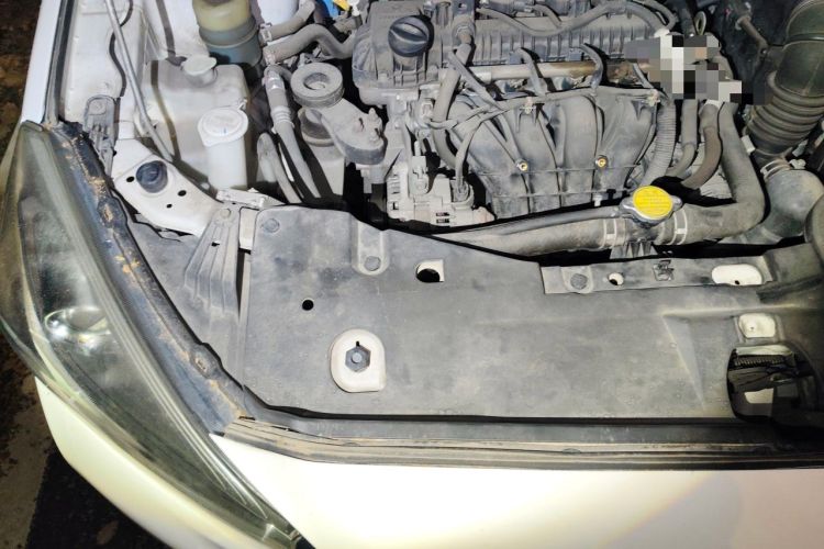 Used Soueast V5 Lingzhi 2015 Plus 1.5L Manual ZhiZun Version Engine Bay Right