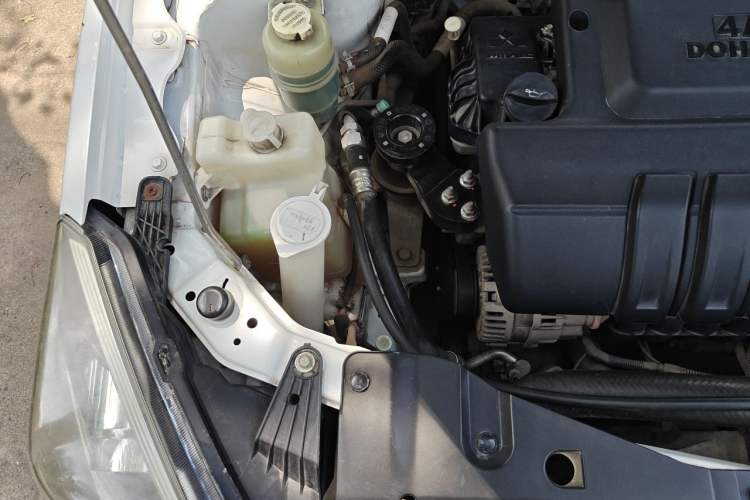 Used Soueast V5 Lingzhi 2015 Plus 1.5L Manual Smart Edition Engine Bay Right