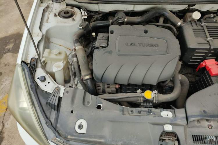 Used Soueast V5 Lingzhi 2015 Plus 1.5T CVT Intelligent Control Version Engine Bay Right