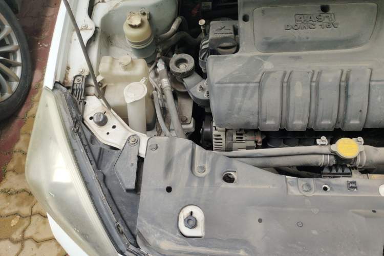 Used Soueast V5 Lingzhi 2015 Plus 1.5L Manual Smart Edition Engine Bay Right