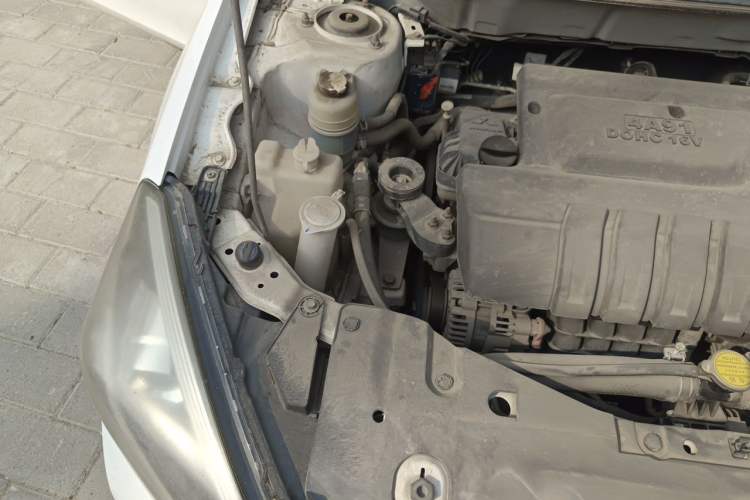Used Soueast V5 Lingzhi 2015 Plus 1.5L Manual Smart Edition Engine Bay Right