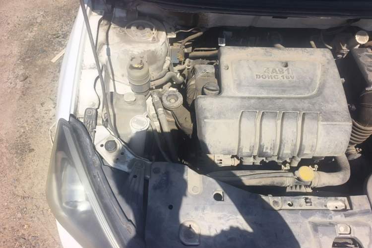Used Soueast V5 Lingzhi 2015 Plus 1.5L Manual ZhiZun Version Engine Bay Right