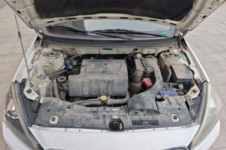 Used Soueast V5 Lingzhi 2015 Plus 1.5L Manual Jazz Model Engine Bay