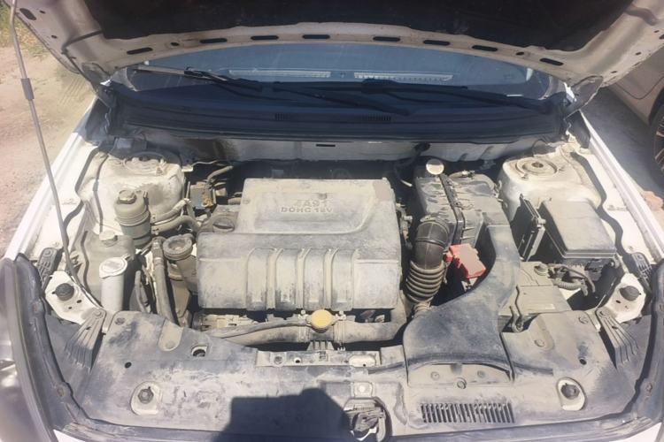 Used Soueast V5 Lingzhi 2015 Plus 1.5L Manual ZhiZun Version Engine Bay