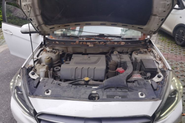 Used Soueast V5 Lingzhi 2015 Plus 1.5L Manual ZhiZun Version Engine Bay