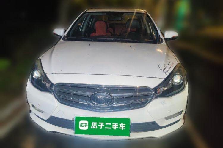 Used Soueast V5 Lingzhi 2015 Plus 1.5L Manual ZhiZun Version Front