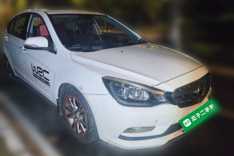 Used Soueast V5 Lingzhi 2015 Plus 1.5L Manual ZhiZun Version Front Right 45 Deg