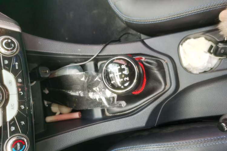 Used Soueast V5 Lingzhi 2015 1.5L Manual Jazz Edition Gear Lever