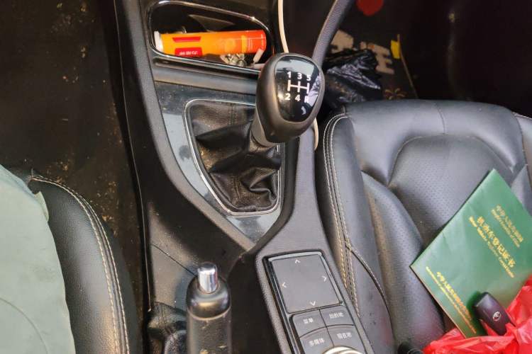 Used Soueast V5 Lingzhi 2015 Plus 1.5L Manual ZhiZun Version Gear Lever