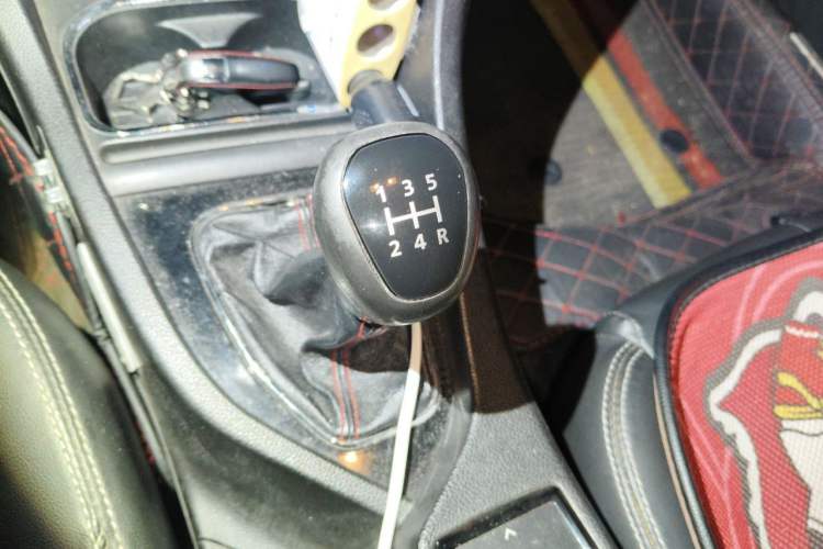 Used Soueast V5 Lingzhi 2015 Plus 1.5L Manual ZhiZun Version Gear Lever
