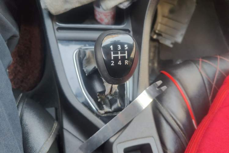 Used Soueast V5 Lingzhi 2015 Plus 1.5L Manual Smart Edition Gear Lever