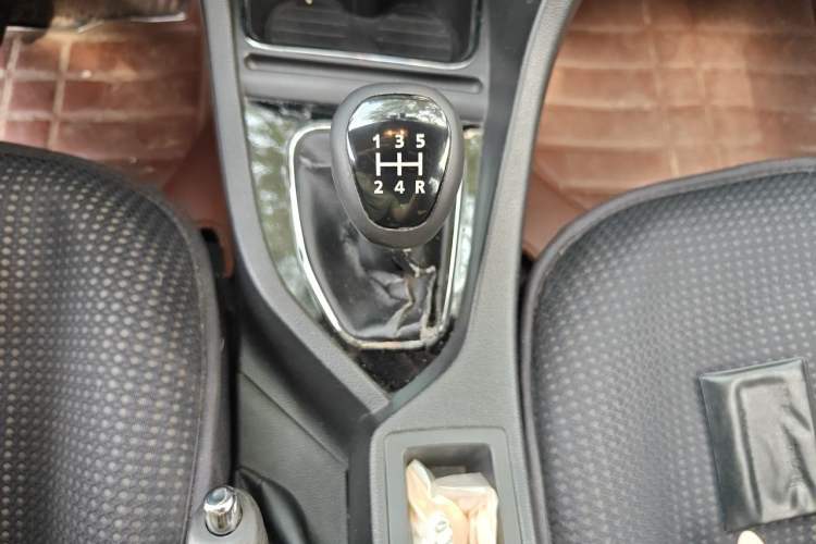 Used Soueast V5 Lingzhi 2015 Plus 1.5L Manual Smart Edition Gear Lever
