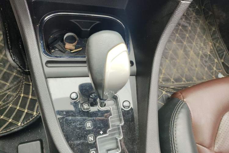 Used Soueast V5 Lingzhi 2015 Plus 1.5T CVT Intelligent Control Version Gear Lever