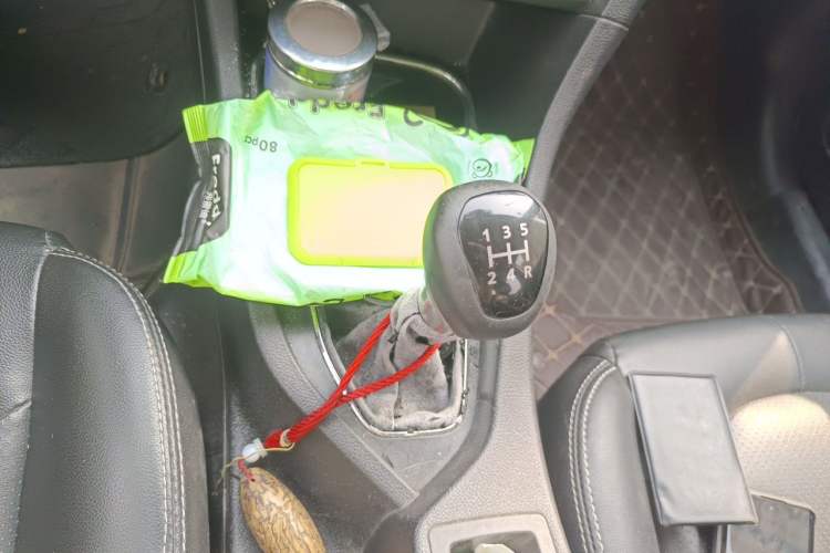 Used Soueast V5 Lingzhi 2015 Plus 1.5L Manual Smart Edition Gear Lever