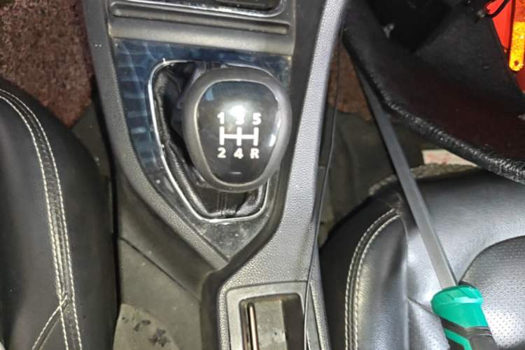 Used Soueast V5 Lingzhi 2015 Plus 1.5L Manual Smart Edition Gear Lever