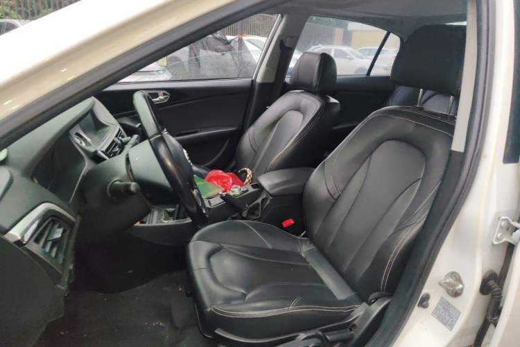 Used Soueast V5 Lingzhi 2015 Plus 1.5L Manual ZhiZun Version Left Front Seat