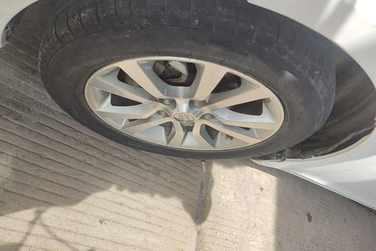 Used Soueast V5 Lingzhi 2015 Plus 1.5L Manual Escort Model Left Front Wheel Hub