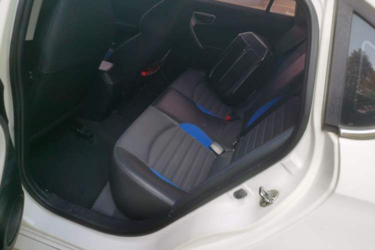 Used Soueast V5 Lingzhi 2015 1.5L Manual Jazz Edition Left Rear Seat