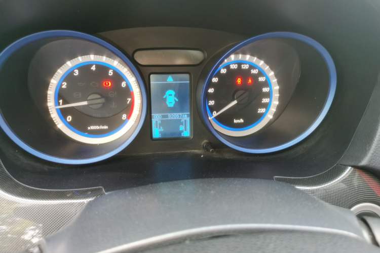 Used Soueast V5 Lingzhi 2015 1.5L Manual Jazz Edition Odometer Close Up