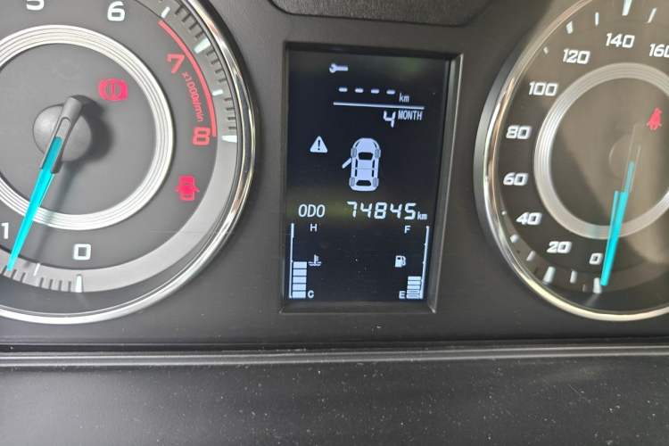 Used Soueast V5 Lingzhi 2015 Plus 1.5L Manual Smart Edition Odometer Close Up