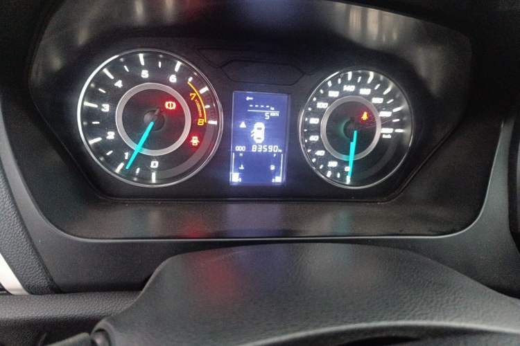 Used Soueast V5 Lingzhi 2015 Plus 1.5L Manual Smart Edition Odometer Close Up