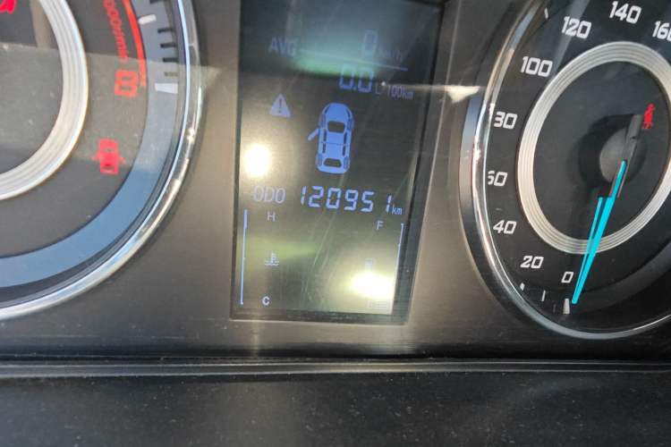 Used Soueast V5 Lingzhi 2015 Plus 1.5L Manual Smart Edition Odometer Close Up