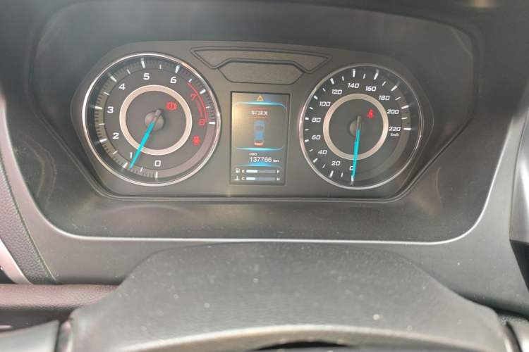 Used Soueast V5 Lingzhi 2015 Plus 1.5L Manual Jazz Model Odometer Close Up