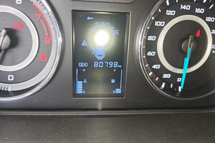Used Soueast V5 Lingzhi 2015 Plus 1.5L Manual Smart Edition Odometer Close Up