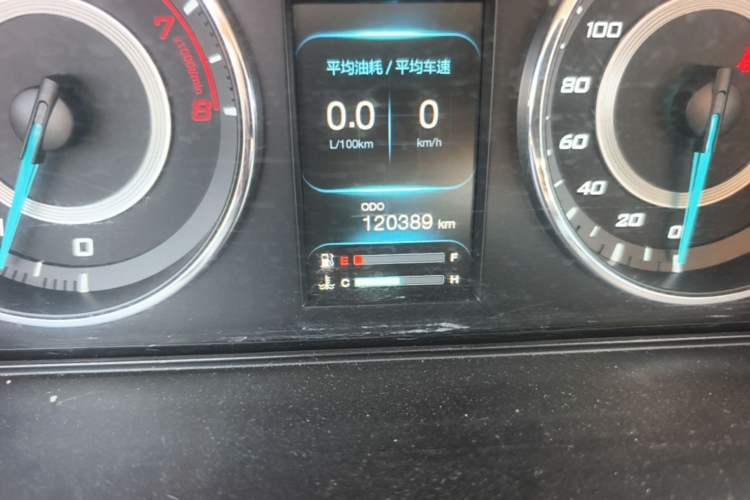 Used Soueast V5 Lingzhi 2015 Plus 1.5L Manual ZhiZun Version Odometer Close Up