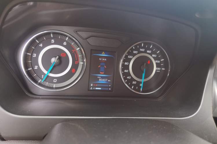 Used Soueast V5 Lingzhi 2015 Plus 1.5L Manual ZhiZun Version Odometer Close Up