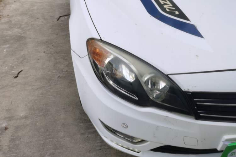Used Soueast V5 Lingzhi 2015 1.5L Manual Jazz Edition Right Front Headlight