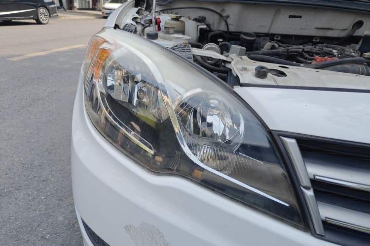 Used Soueast V5 Lingzhi 2015 1.5L Manual Classic Edition Right Front Headlight