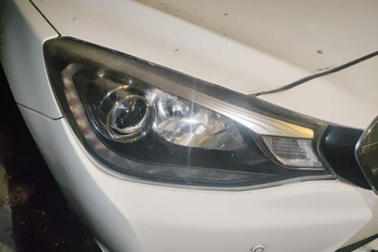 Used Soueast V5 Lingzhi 2015 Plus 1.5L Manual ZhiZun Version Right Front Headlight