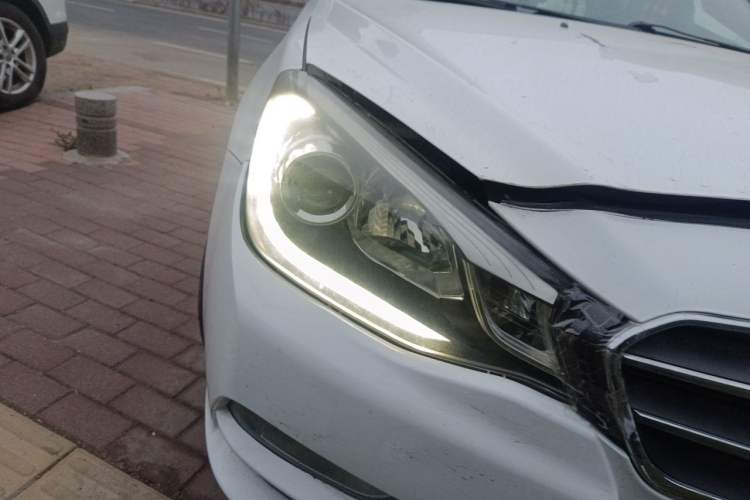 Used Soueast V5 Lingzhi 2015 Plus 1.5L Manual Smart Edition Right Front Headlight
