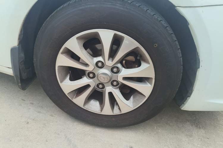 Used Soueast V5 Lingzhi 2015 Plus 1.5L Manual Smart Edition Right Front Wheel Hub