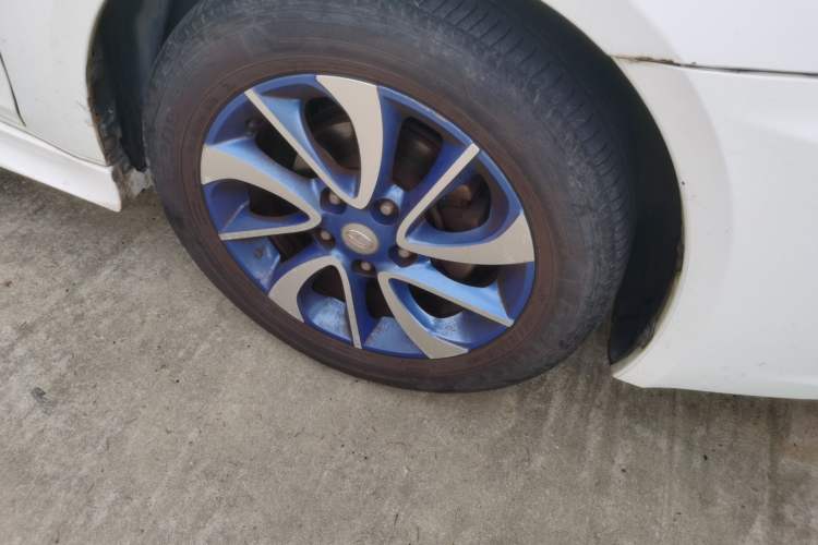 Used Soueast V5 Lingzhi 2015 1.5L Manual Jazz Edition Right Front Wheel Hub