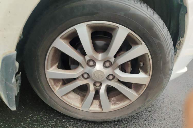 Used Soueast V5 Lingzhi 2015 Plus 1.5L Manual ZhiZun Version Right Front Wheel Hub