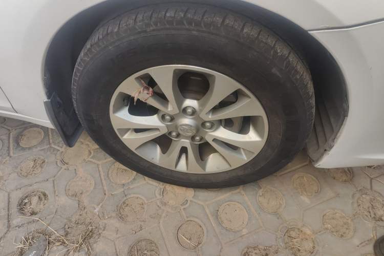 Used Soueast V5 Lingzhi 2015 Plus 1.5L Manual Smart Edition Right Front Wheel Hub