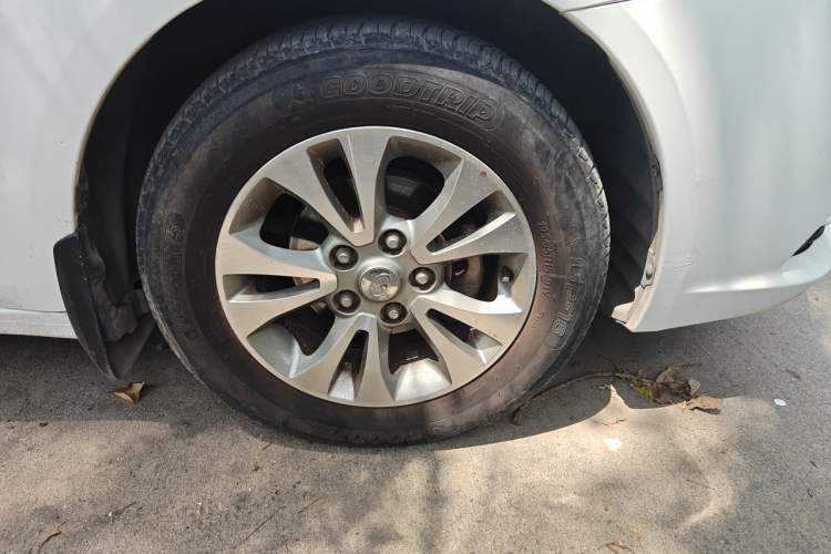 Used Soueast V5 Lingzhi 2015 Plus 1.5L Manual Smart Edition Right Front Wheel Hub