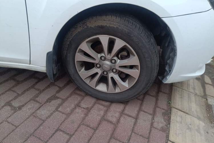 Used Soueast V5 Lingzhi 2015 Plus 1.5L Manual Smart Edition Right Front Wheel Hub