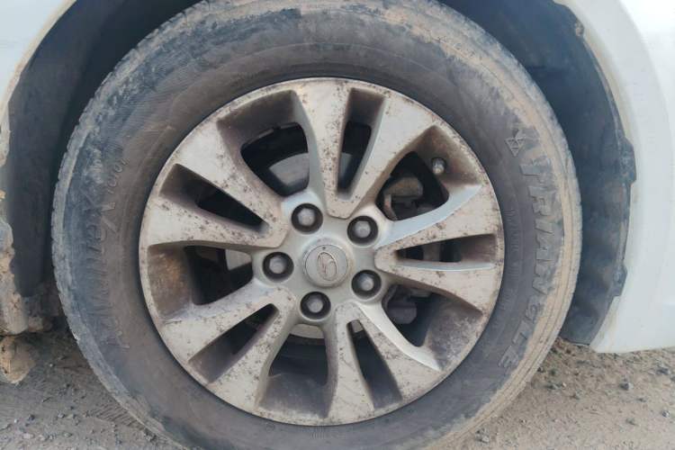 Used Soueast V5 Lingzhi 2015 Plus 1.5L Manual Smart Edition Right Front Wheel Hub