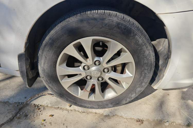 Used Soueast V5 Lingzhi 2015 Plus 1.5L Manual Smart Edition Right Front Wheel Hub