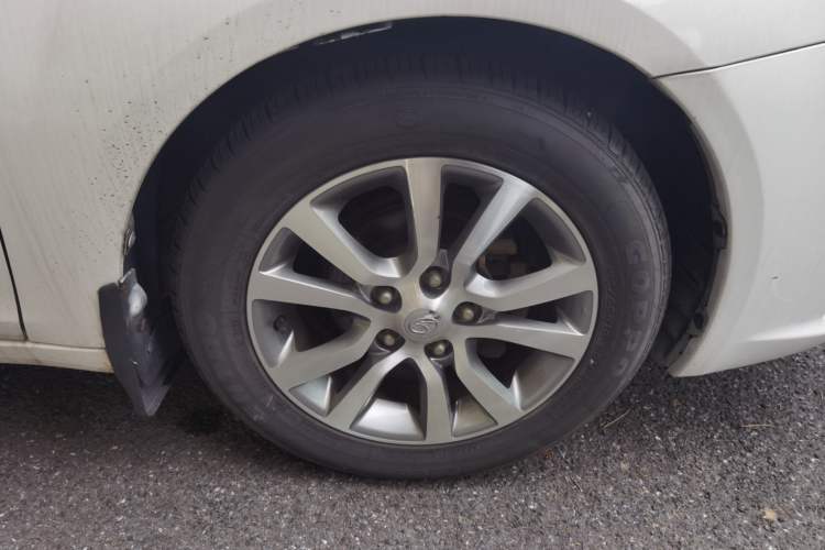 Used Soueast V5 Lingzhi 2015 Plus 1.5L Manual ZhiZun Version Right Front Wheel Hub