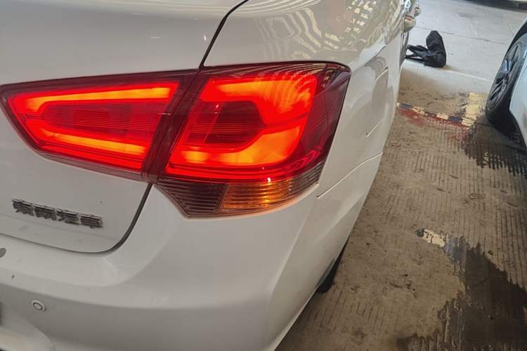 Used Soueast V5 Lingzhi 2015 Plus 1.5L Manual Escort Model Right Rear Taillight