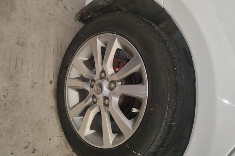 Used Soueast V5 Lingzhi 2015 Plus 1.5L Manual Escort Model Right Rear Wheel Hub
