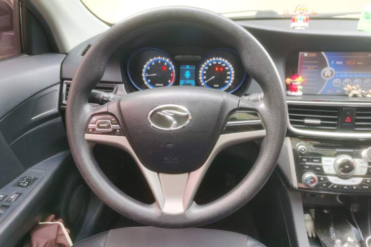 Used Soueast V5 Lingzhi 2015 1.5L Manual Jazz Edition Steering Wheel
